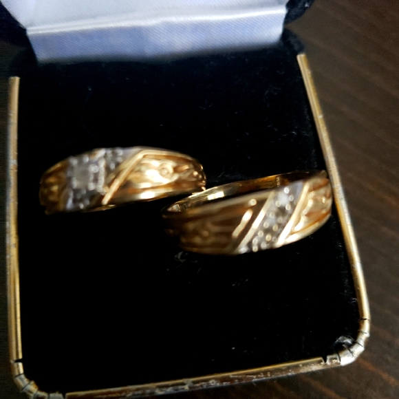 Women's rings size 8 10k each one. - Picture 3 of 4